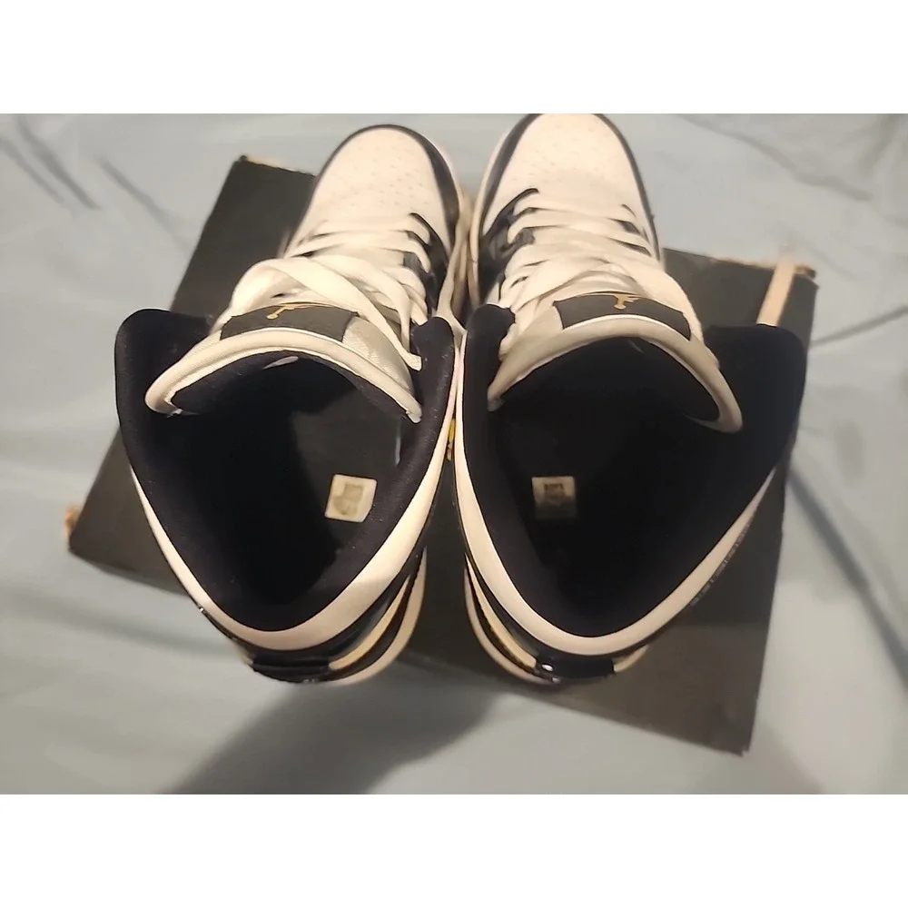 Mens Size 7y  - Nike Air Jordan 1 Mid Patent SE Black Gold  Bq6931 -007  W/box‎
